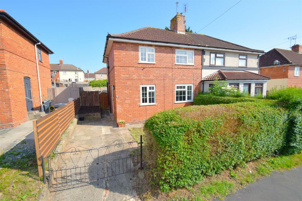 3 bedroom semidetached house for sale in Barrow Hill Road