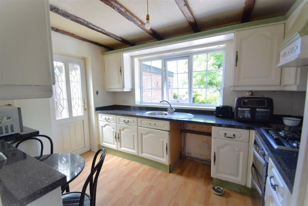 Additional property image - Bungalow In Quiet Cul De Sac With Great Views & No Chain