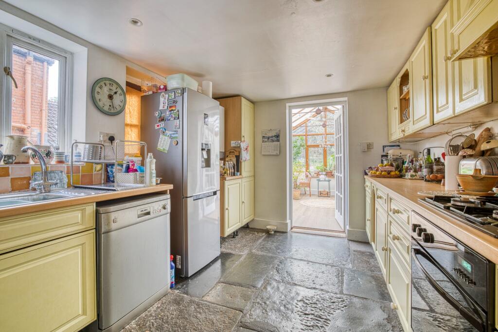 Additional property image - 700mts from Cathedral, Bath Road, Wells