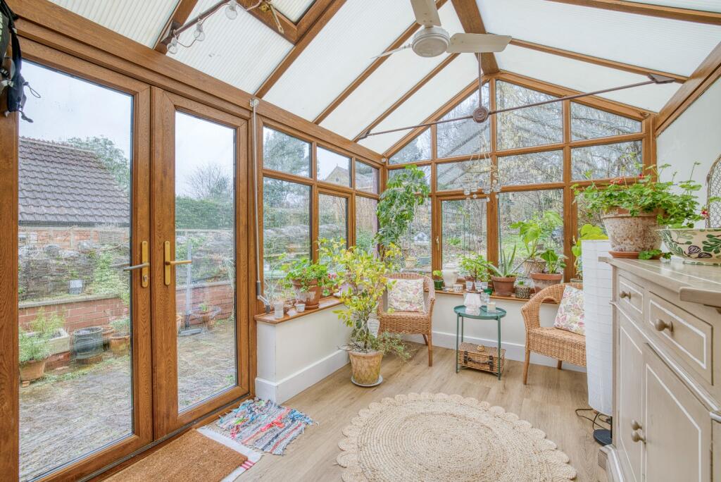 Additional property image - 700mts from Cathedral, Bath Road, Wells