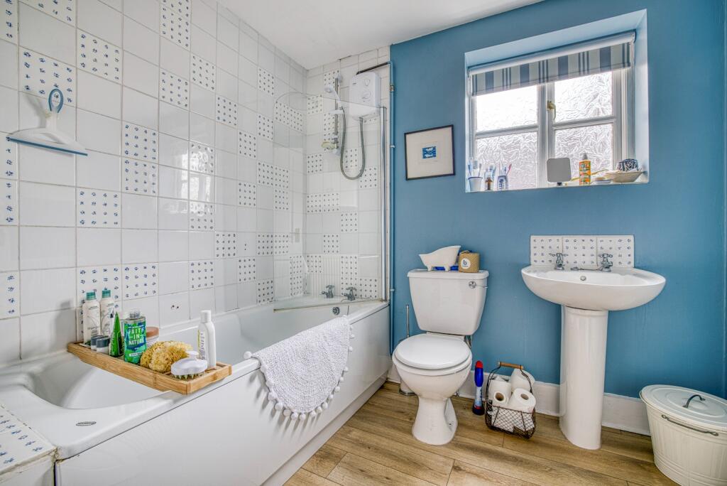 Additional property image - 700mts from Cathedral, Bath Road, Wells