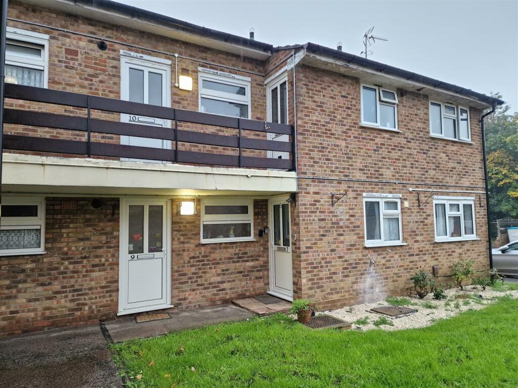 Main image of property: Warrenfield Close, Cheshunt, EN7