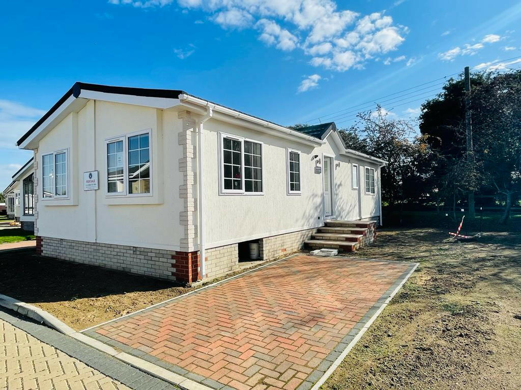 2 bedroom park home for sale in Bury St. Edmunds, Suffolk, IP28