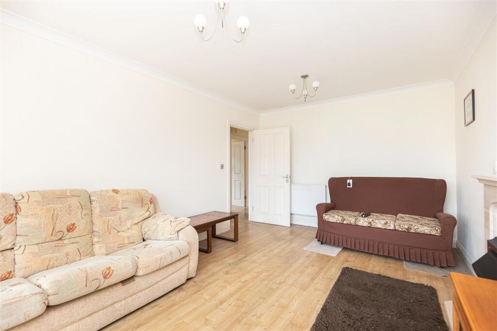 Additional property image - Spacious Bungalow on Evelyn Road, Bournemouth