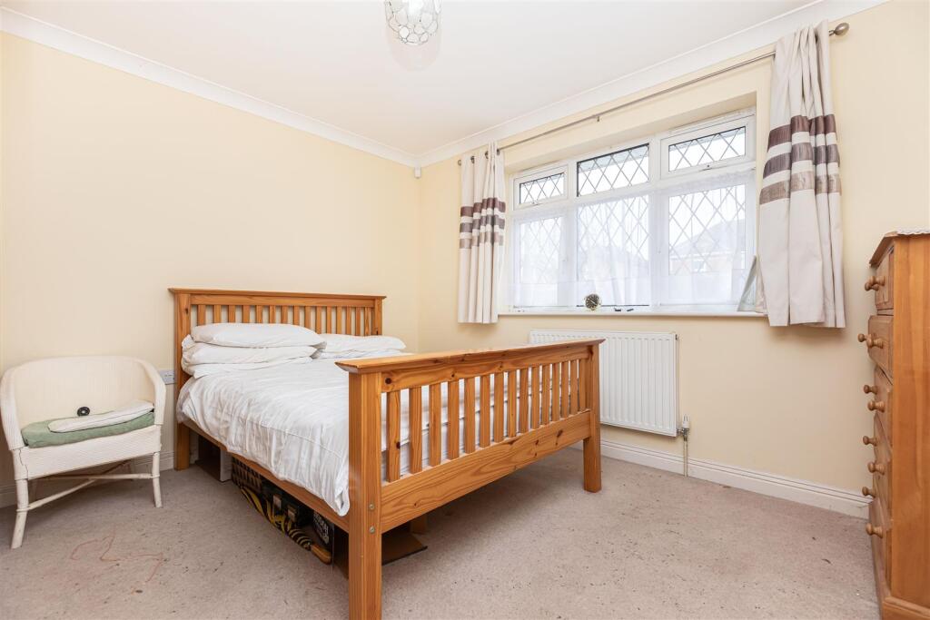 Additional property image - Spacious Bungalow on Evelyn Road, Bournemouth