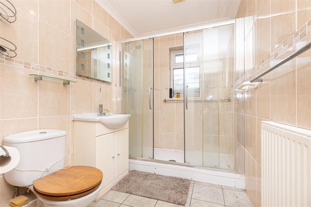 Additional property image - Spacious Bungalow on Evelyn Road, Bournemouth