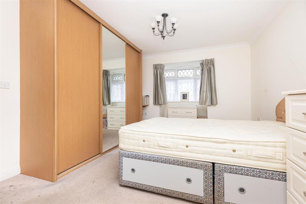 Additional property image - Spacious Bungalow on Evelyn Road, Bournemouth