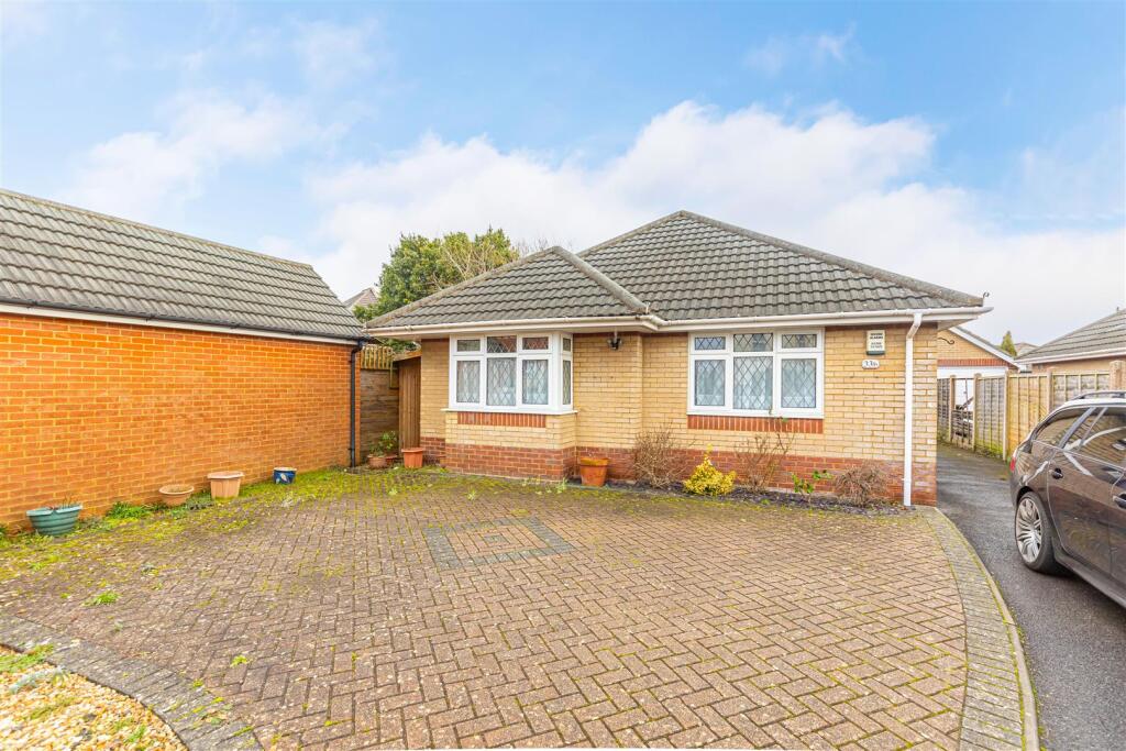 Additional property image - Spacious Bungalow on Evelyn Road, Bournemouth
