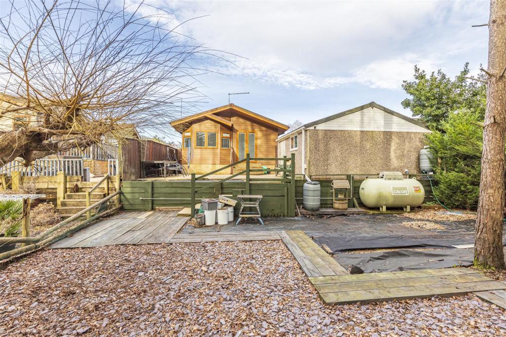 3 bedroom property for sale in Matchams Lane, Hurn, Christchurch, BH23