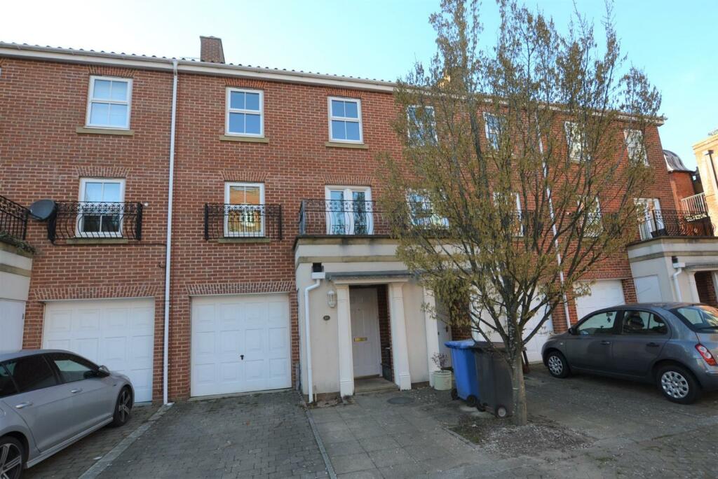 3 bedroom town house for rent in Thomas Wyatt Close, Norwich, NR2