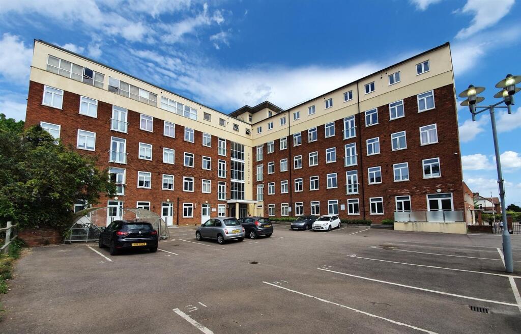 Main image of property: Flat 58 Eastgate House, 122 Thorpe Road