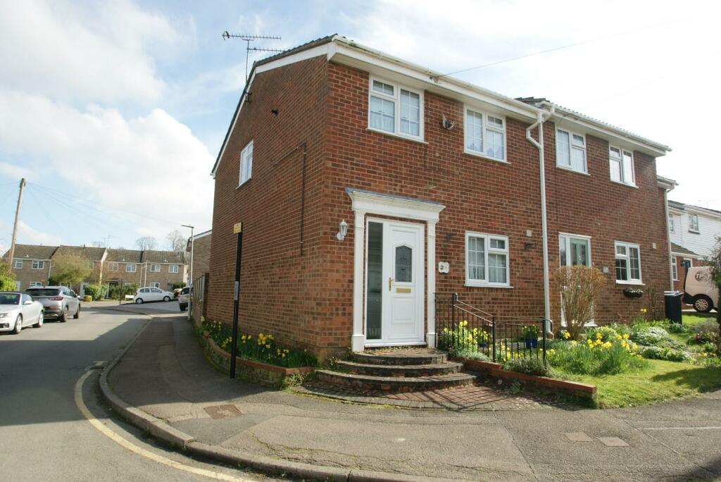 3 bedroom end of terrace house for sale in Thornbera Gardens,