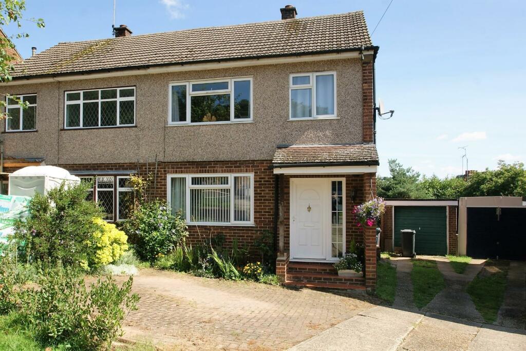 3 bedroom semidetached house for sale in Proctors Way,