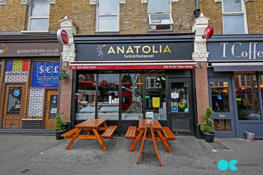 Commercial property for rent in High Road Leyton, London, E10