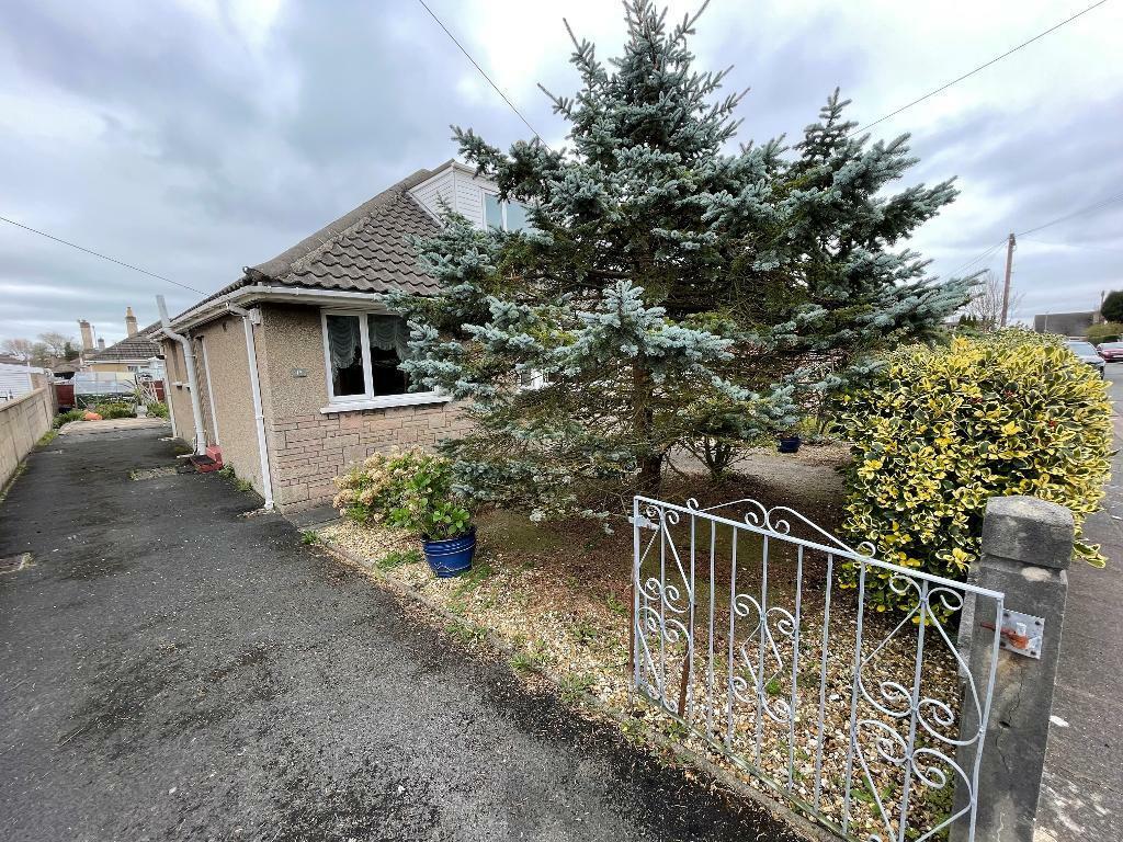 3 bedroom semidetached bungalow for sale in Leamington Road, Westgate