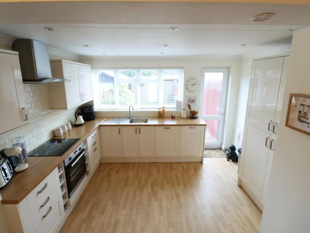 Additional property image - Heathcote Avenue, Hatfield, Hertfordshire
