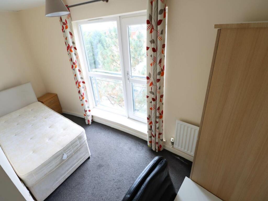 Additional property image - Aviation Avenue, Hatfield, Hertfordshire