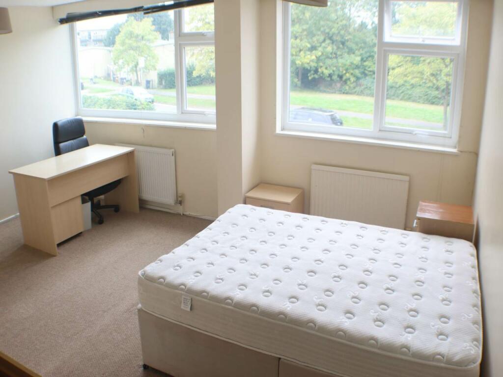 Additional property image - Bishops Rise, Hatfield, Hertfordshire