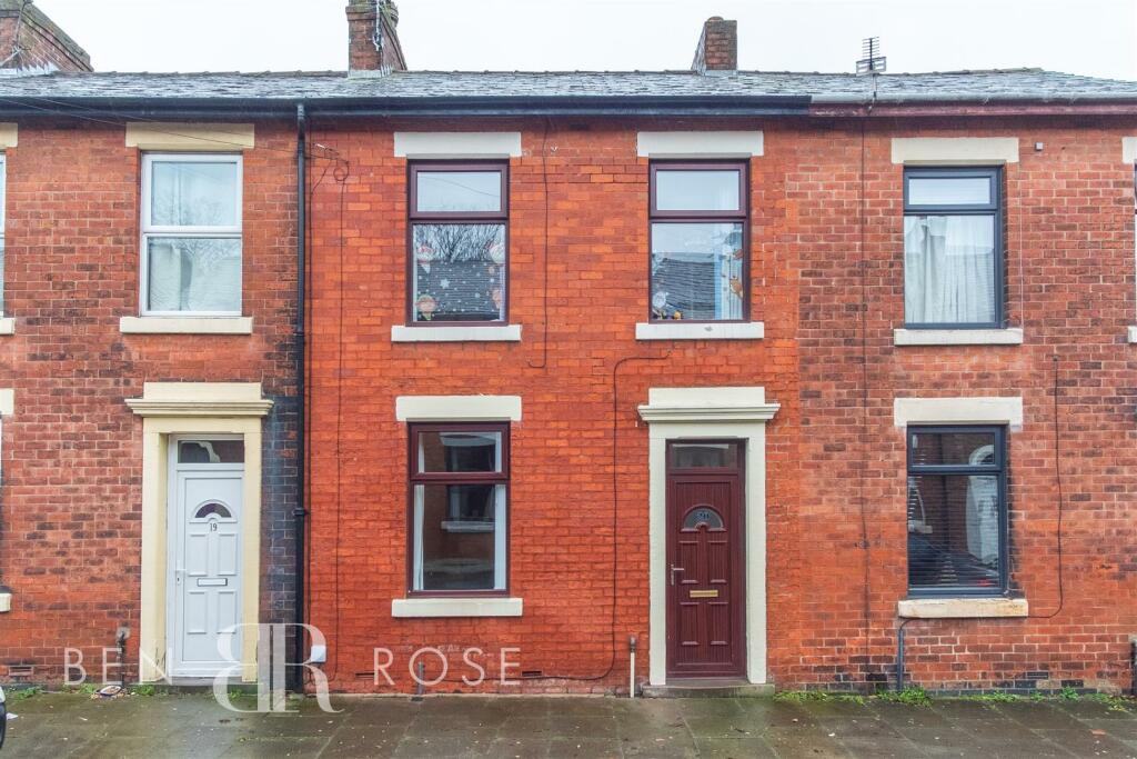 3 bedroom terraced house for sale in Starkie Street, Leyland, PR25