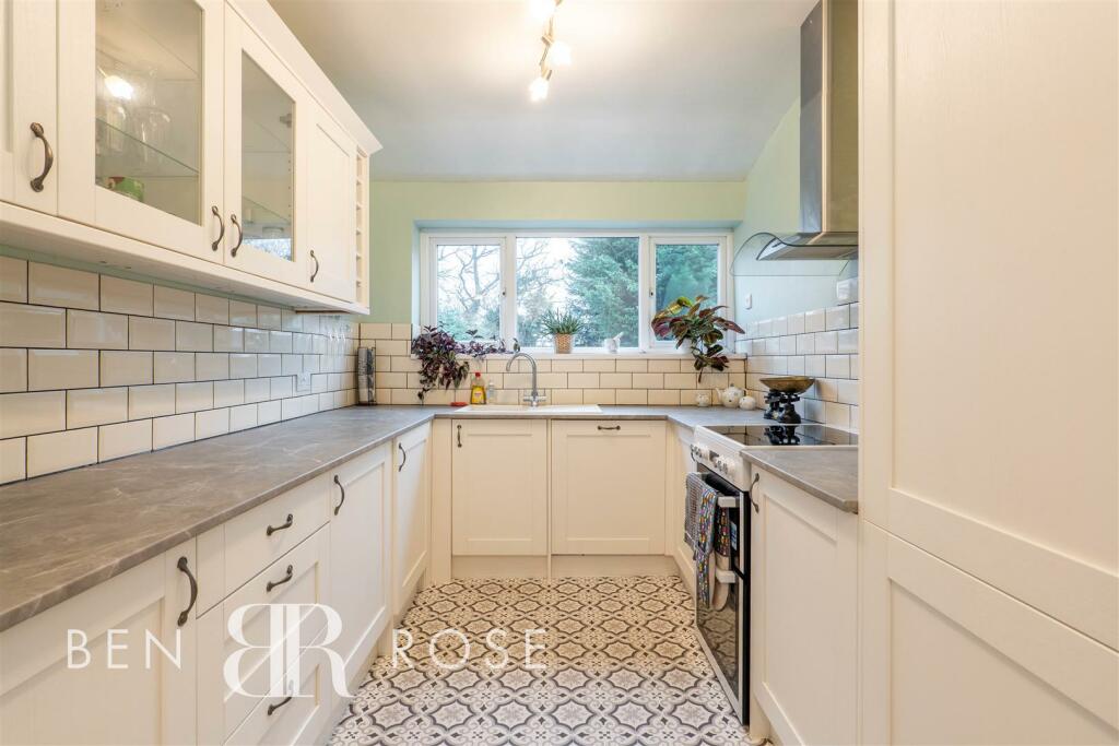 3 bedroom semidetached house for sale in Kentmere Avenue, Farington, Leyland, PR25