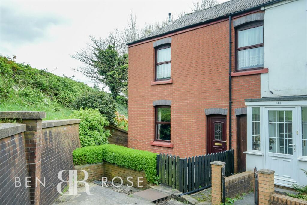 3 bedroom end of terrace house for sale in Bent Lane, Leyland, PR25