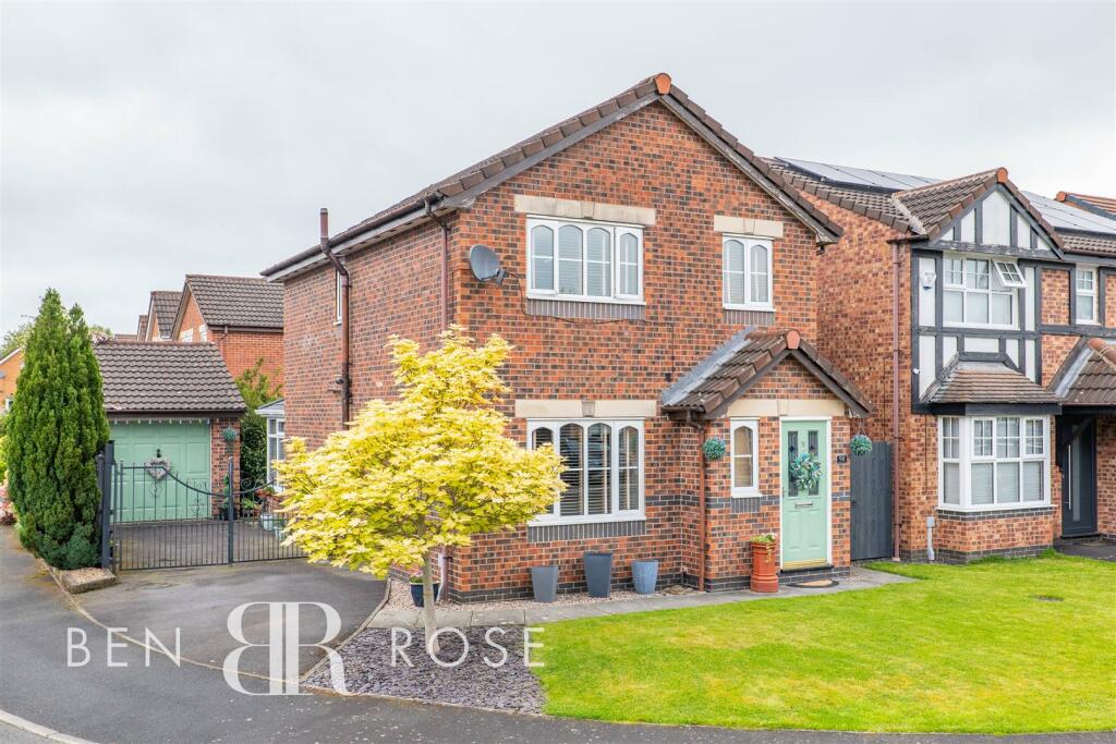 3 bedroom detached house for sale in Hedgerows Road, Leyland, PR26