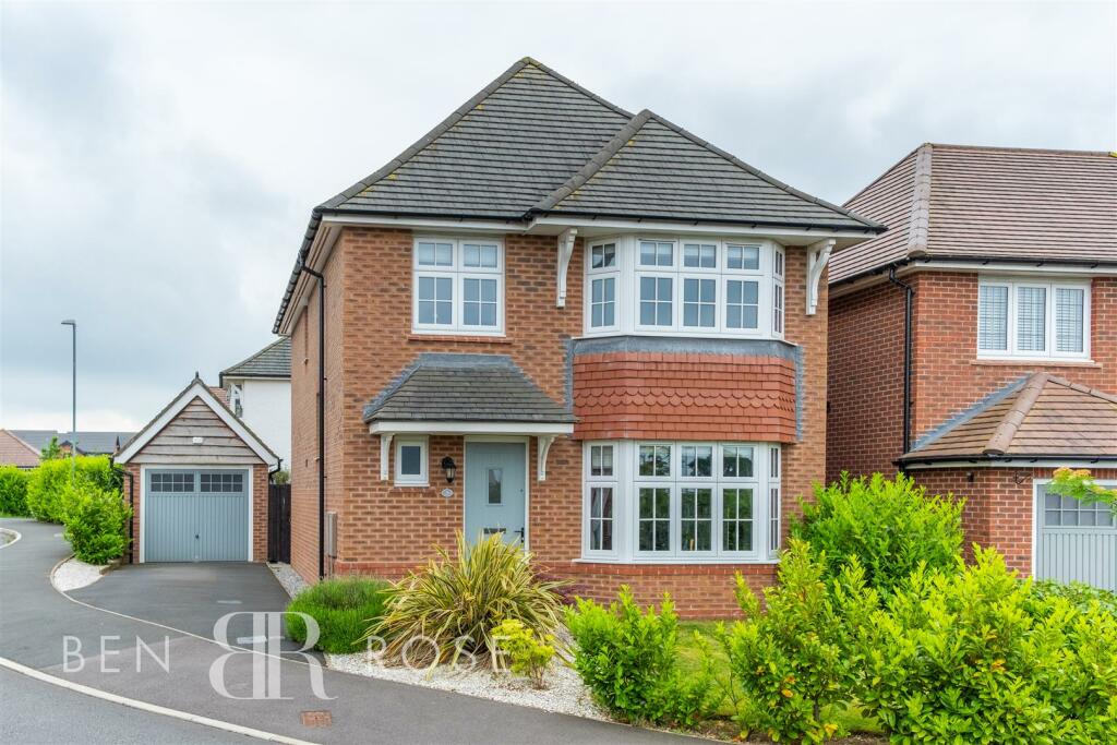 4 bedroom detached house for sale in Thetford Drive, Leyland, PR25