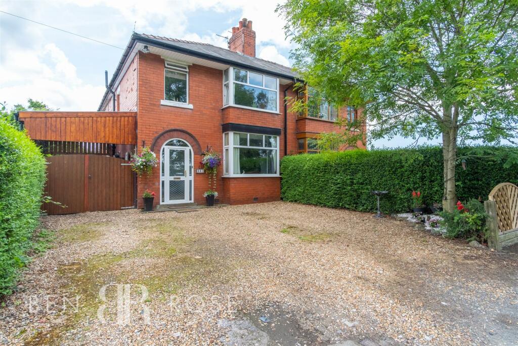 3 bedroom semidetached house for sale in Dunkirk Lane, Leyland, PR26