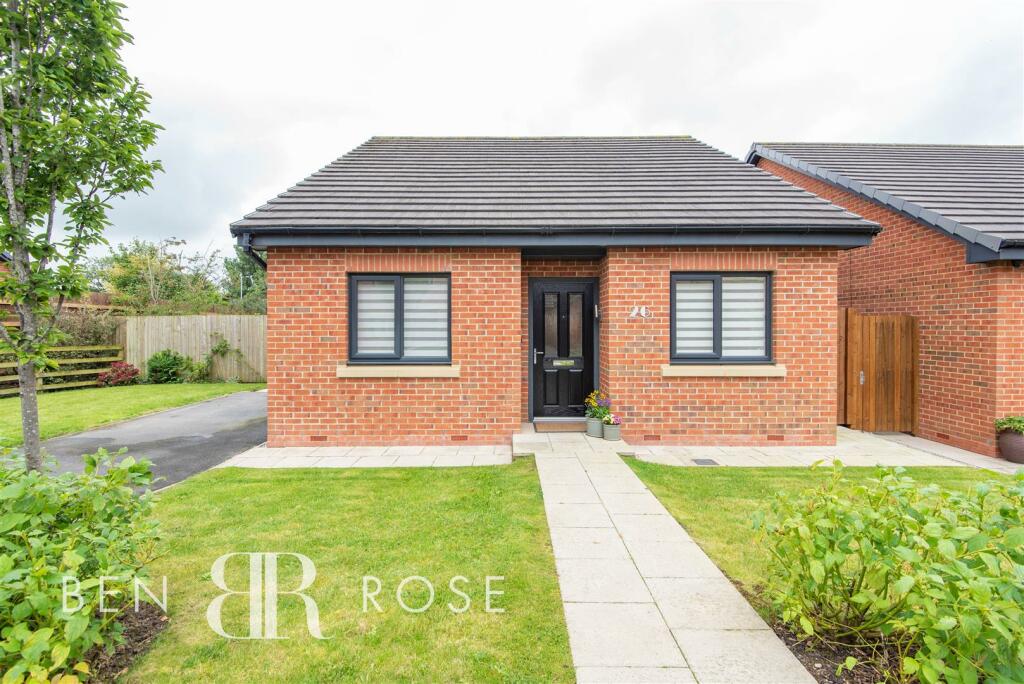 2 bedroom detached bungalow for sale in Brickfield Place, Leyland, PR25