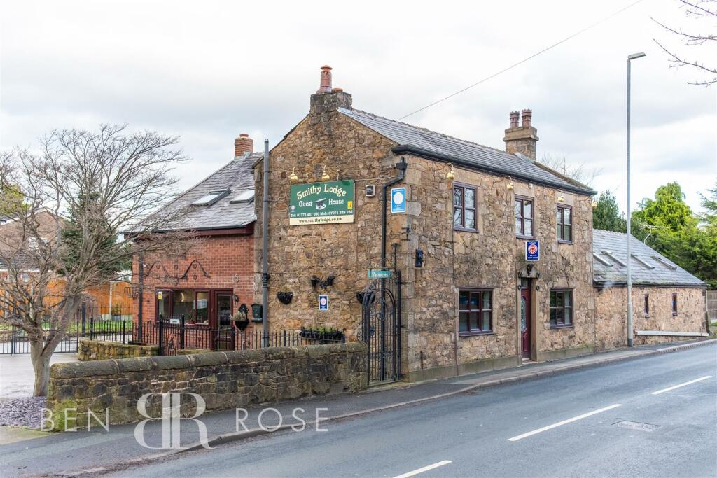 8 bedroom detached house for sale in Dunkirk Lane, Leyland, PR26