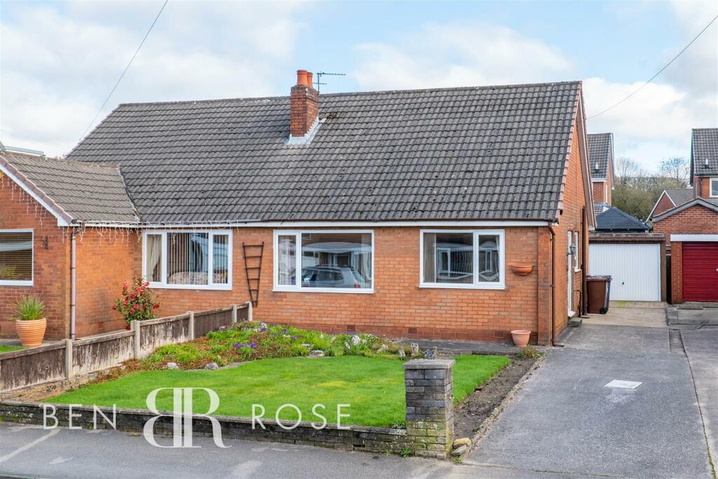 2 bedroom semidetached bungalow for sale in Bristol Avenue, Farington, Leyland, PR25