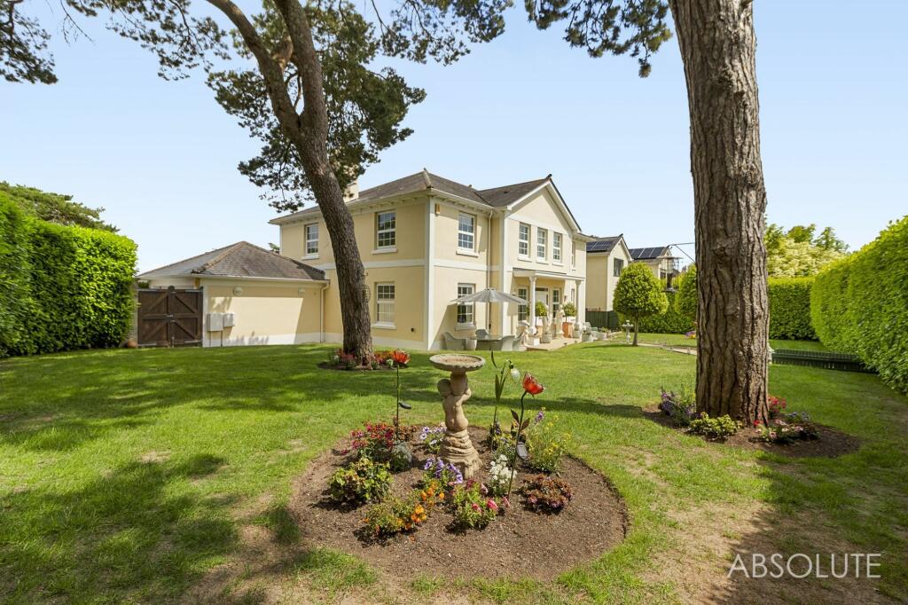 4 bedroom detached house for sale in Oxlea Road, Torquay, TQ1