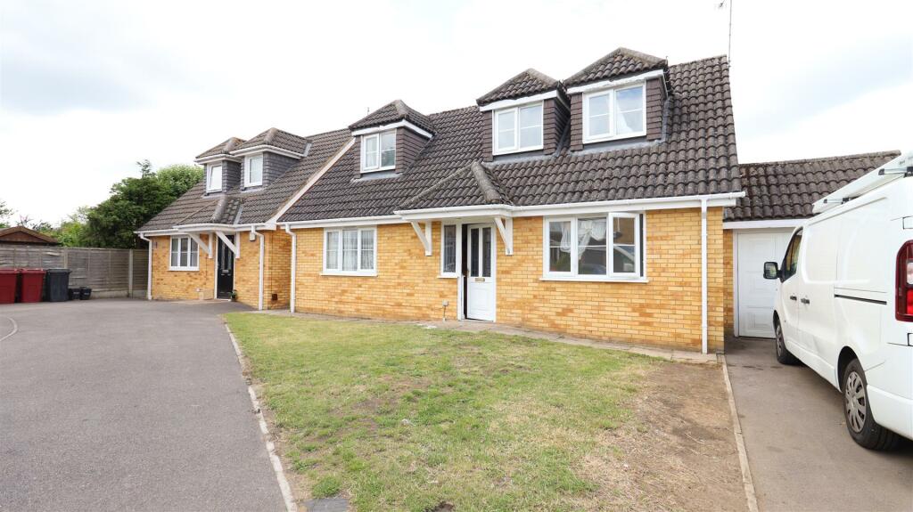 Main image of property: Royston Close, Tilehurst, Reading