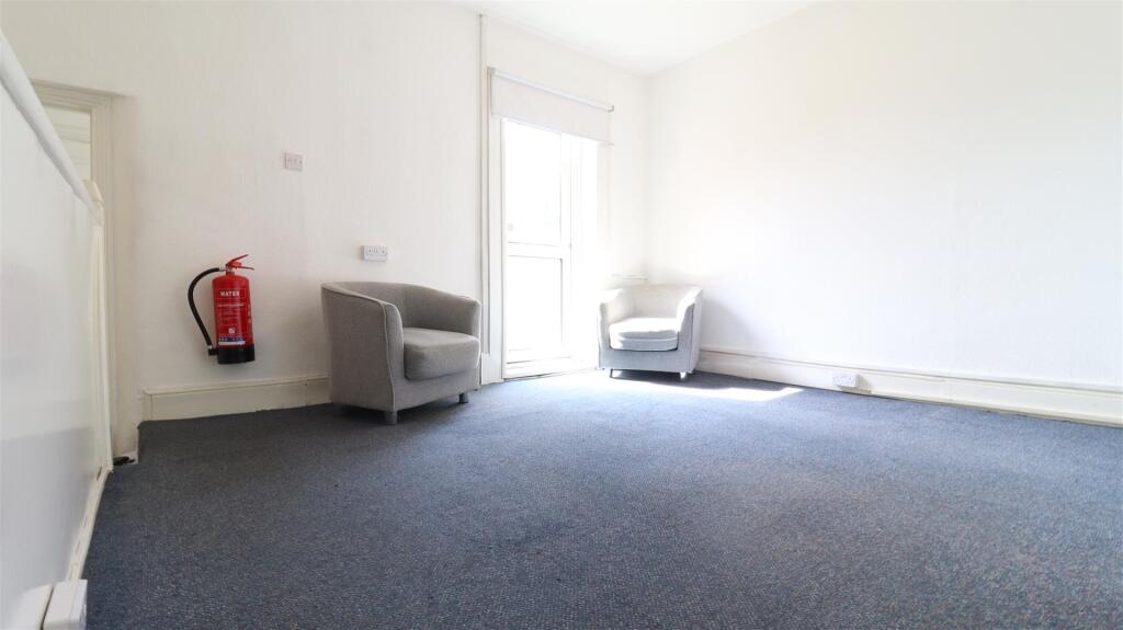 Main image of property: Tilehurst, Reading