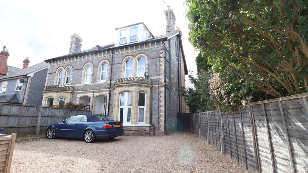 Main image of property: Eastern Avenue, Reading, Berkshire