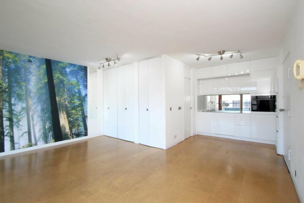 Flat to rent on Breton House, Barbican