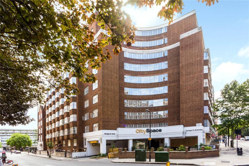 Studio apartment for sale in Russell Court, Woburn Place, Bloomsbury