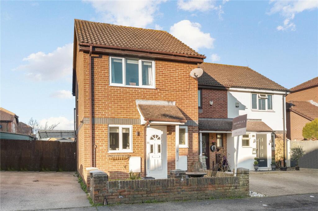 2 bedroom end of terrace house for sale in Fox Way, West Molesey