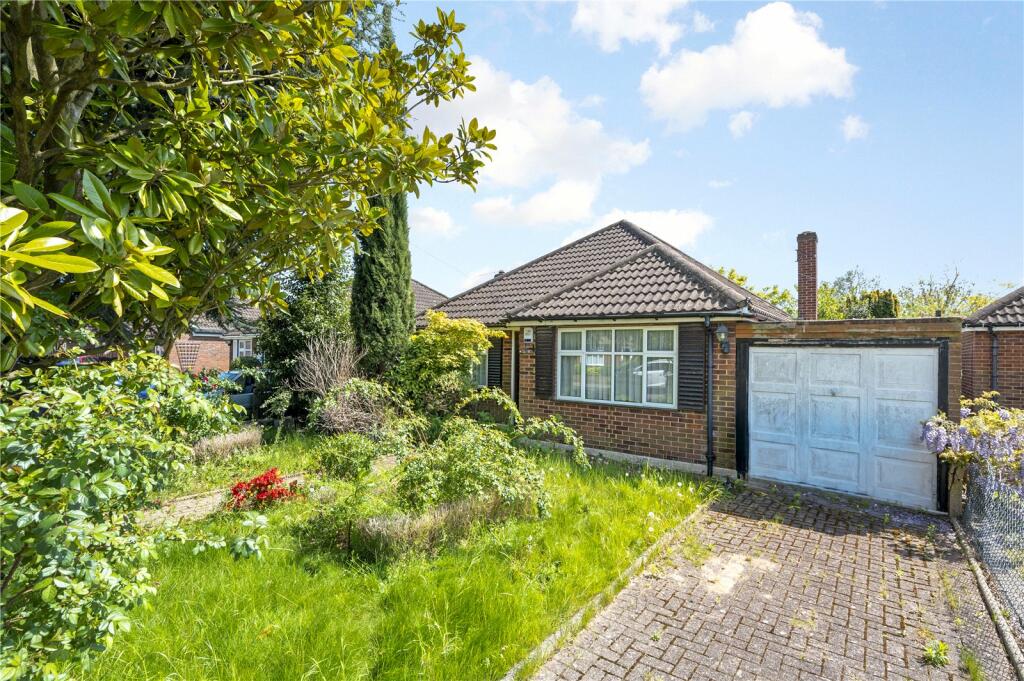 2 bedroom bungalow for sale in Richmond Drive, Shepperton, Surrey, TW17