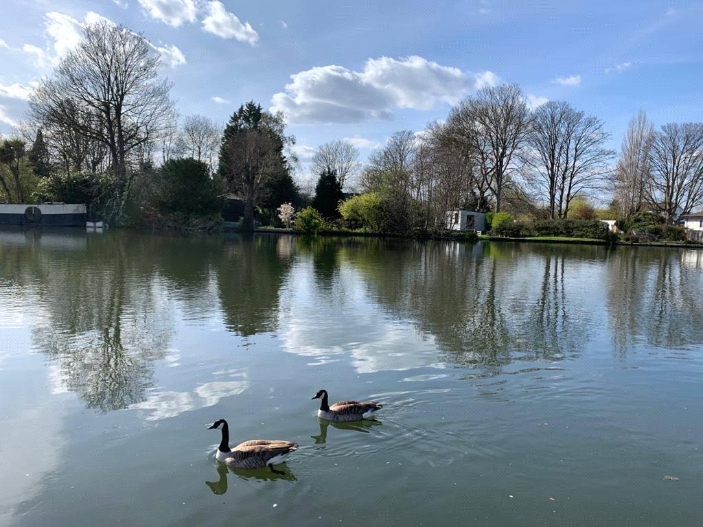 2 bedroom semidetached house for sale in Russell Road, WALTONON