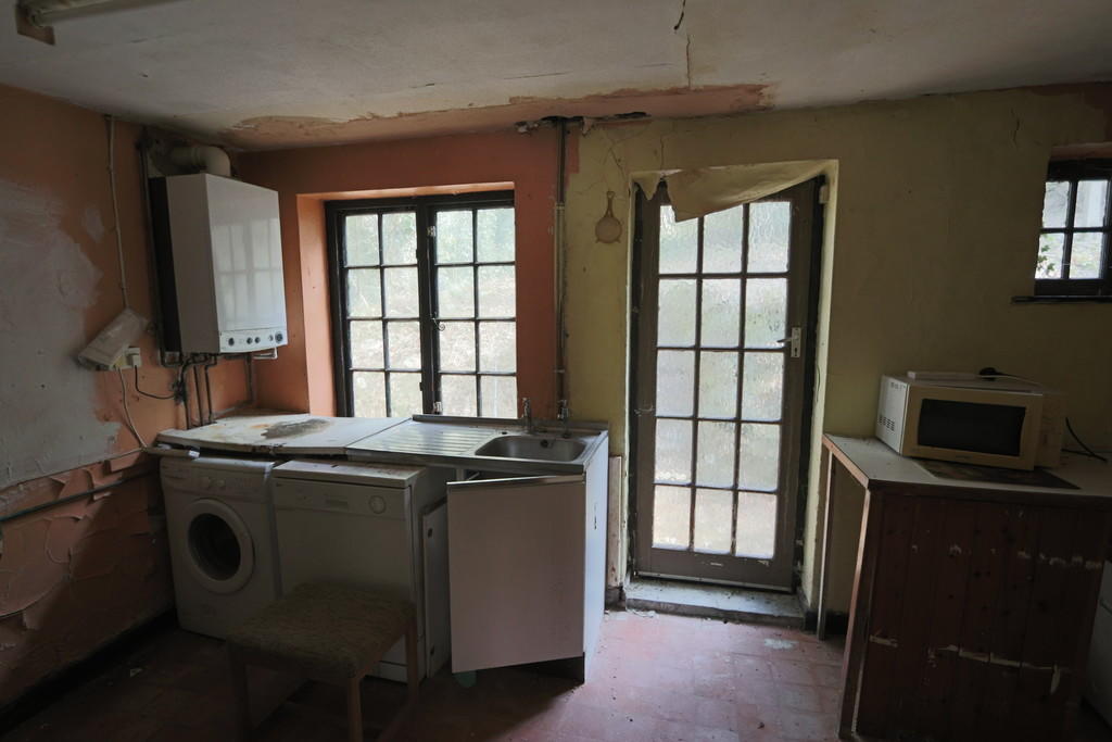 3 bedroom cottage for sale in Weald Way, Caterham, CR3