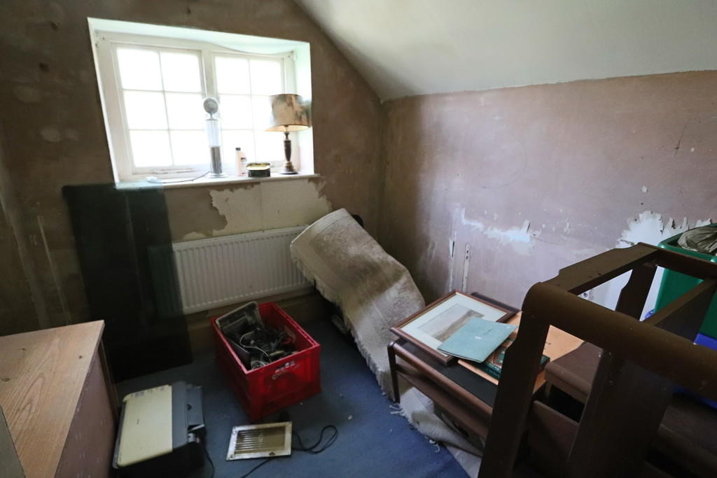 3 bedroom cottage for sale in Weald Way, Caterham, CR3