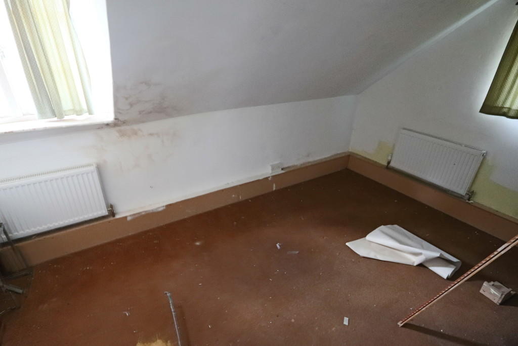 3 bedroom cottage for sale in Weald Way, Caterham, CR3