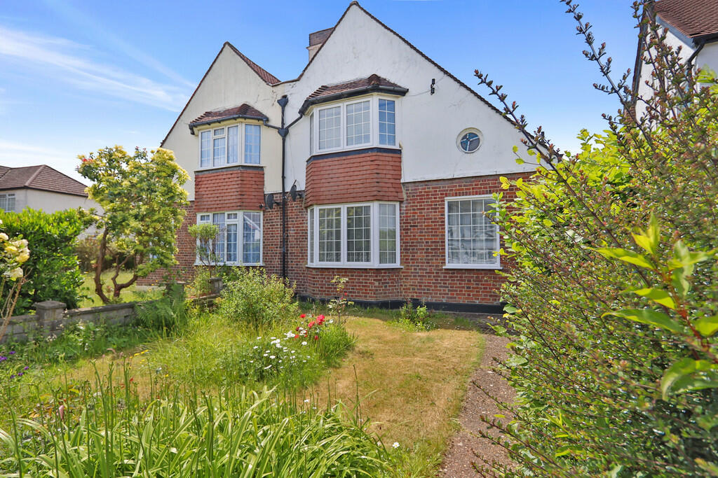 2 bedroom semidetached house for sale in Coulsdon Road, Coulsdon, CR5