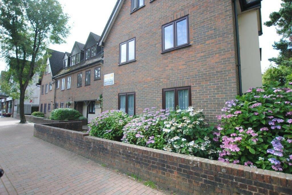 1 bedroom ground floor flat for sale in Coulsdon Road, Coulsdon, CR5