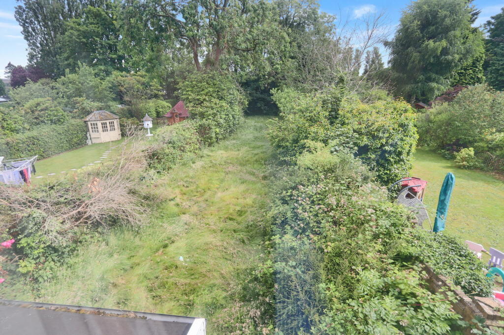 Additional property image - Placehouse Lane,Coulsdon,CR5 1LA