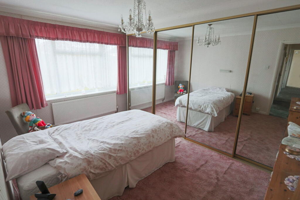 Additional property image - Lingfield Gardens, Coulsdon, CR5 1QQ