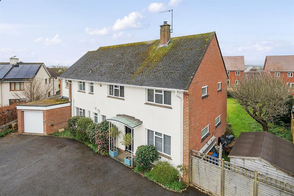 4 bedroom detached house for sale in Jeffreys Way, TA1