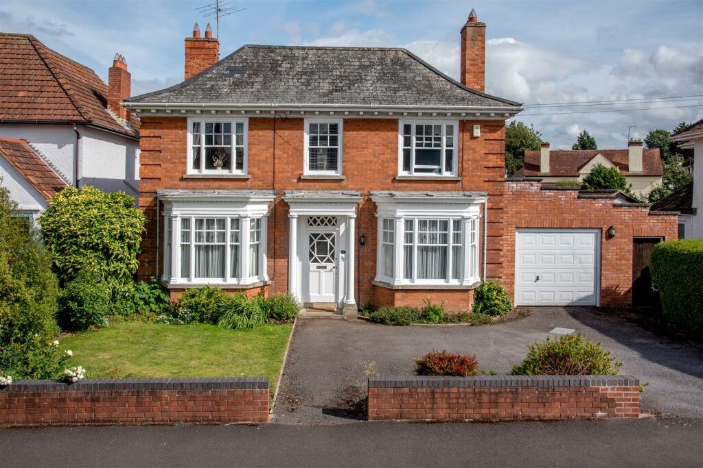 4 bedroom detached house for sale in Manor Road, TA1