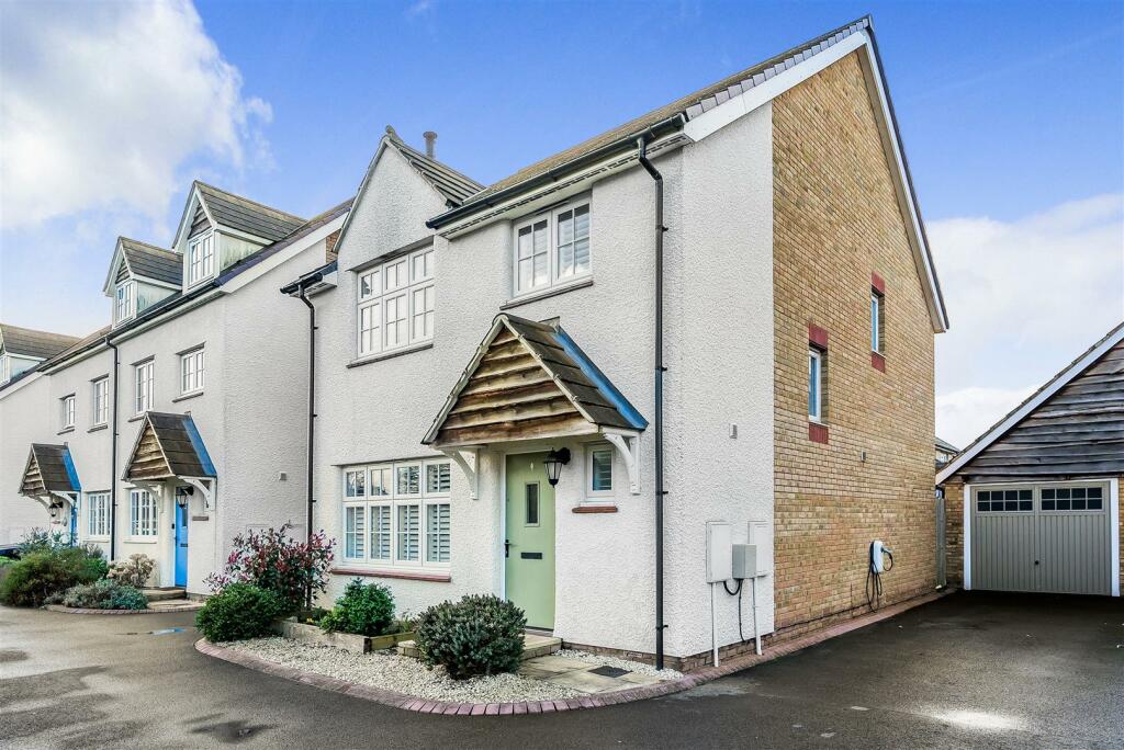 4 bedroom detached house for sale in Hardys Road, Bathpool, Taunton, TA2